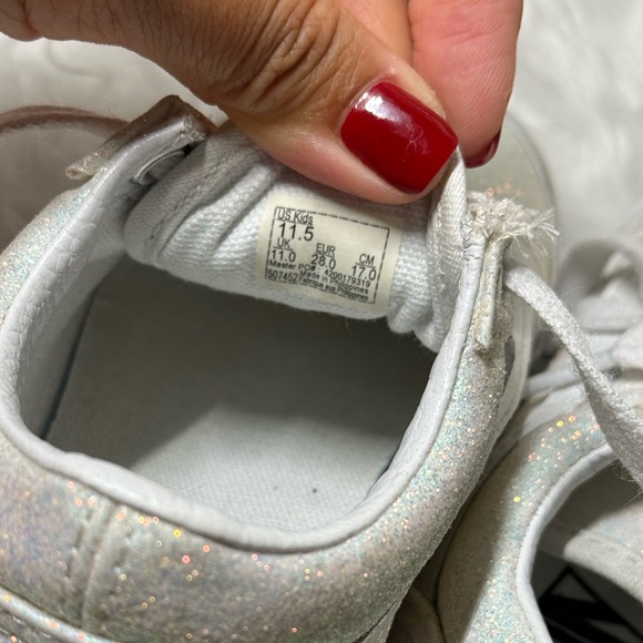 Vans - Picture 5 of 5